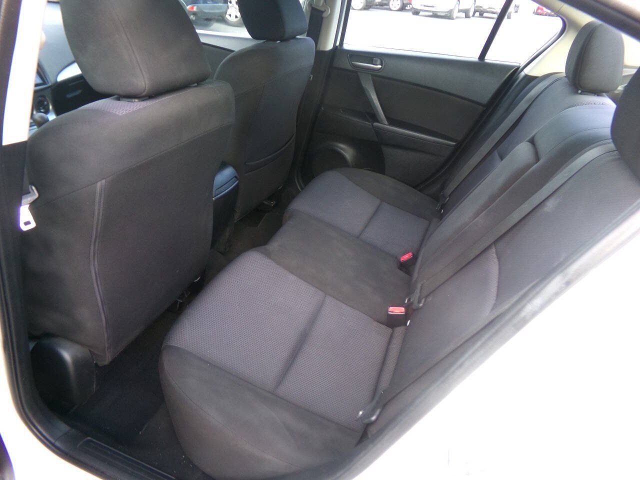 Used 2011 MAZDA MAZDA3 i Touring FWD image 8