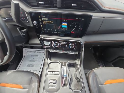 Used 2025 GMC Sierra 2500 AT4 w/ AT4 Premium Plus Package AWD/4WD image 11