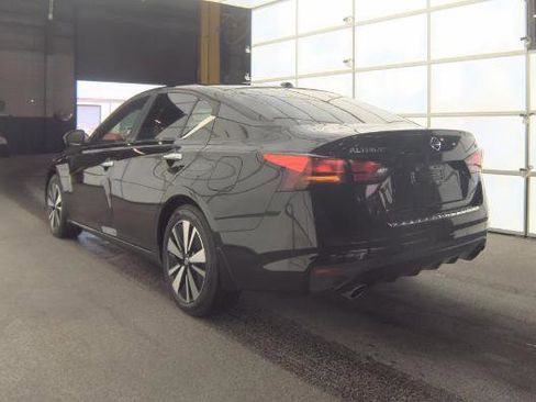 Used 2021 Nissan Altima 2.5 SV w/ SV Premium Package FWD image 2