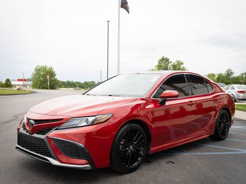 Used 2022 Toyota Camry XSE w/ Navigation Package FWD image 17