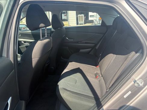 Used 2023 Hyundai Elantra SE FWD image 16