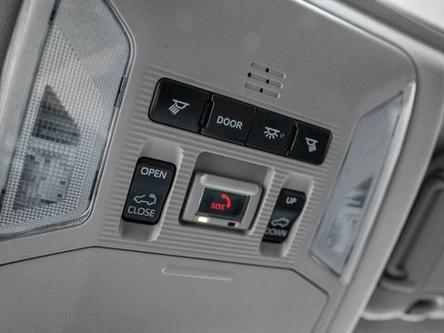 Used 2020 Toyota RAV4 XLE w/ Convenience Package image 28