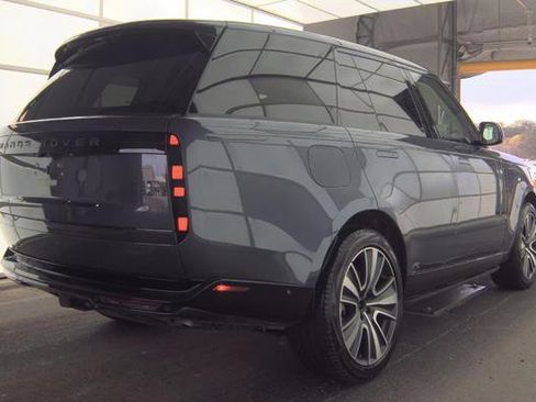 Used 2024 Land Rover Range Rover SE image 3