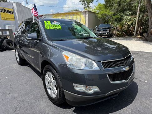 Used 2012 Chevrolet Traverse LT FWD image 1