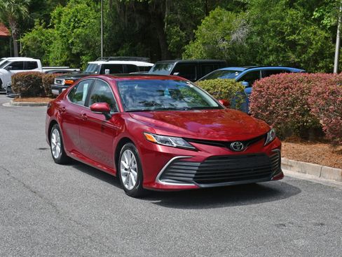 Certified 2022 Toyota Camry LE w/ Convenience Package FWD image 6