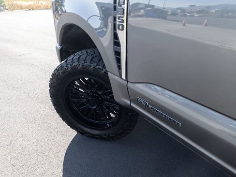 Used 2024 Ford F350 Platinum w/ FX4 Off-Road Package image 11