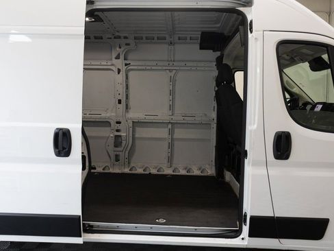 Used 2025 RAM ProMaster 2500 w/ Convenience Group FWD image 17