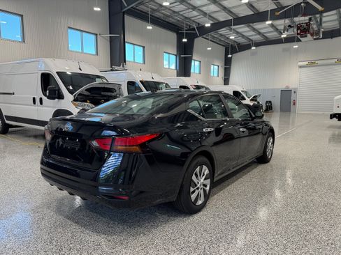 Used 2025 Nissan Altima 2.5 S FWD image 5