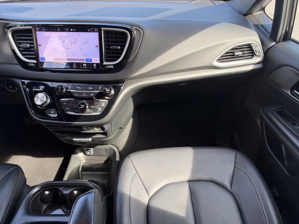 Used 2025 Chrysler Pacifica Select FWD image 21