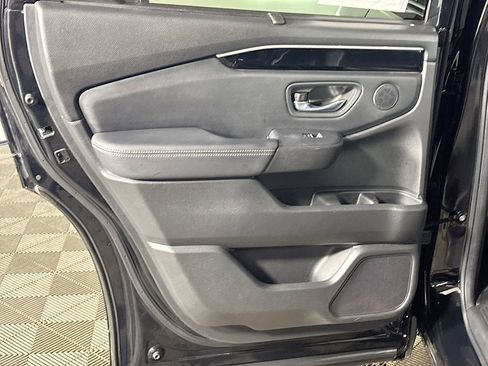 Used 2025 Honda Pilot EX-L image 18