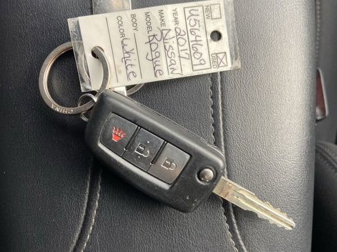 Used 2017 Nissan Rogue S image 27