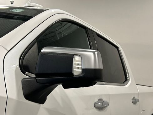 Used 2024 Chevrolet Silverado 1500 High Country w/ High Country Premium Package AWD/4WD image 13
