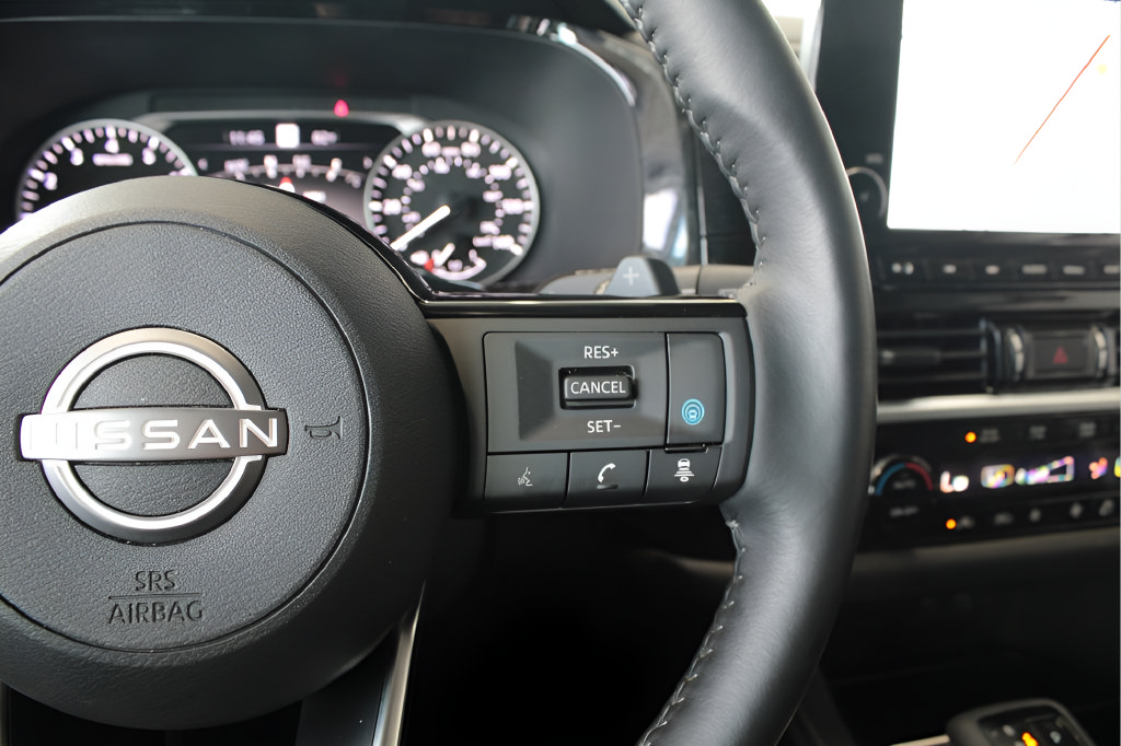 Used 2024 Nissan Pathfinder SL FWD image 20