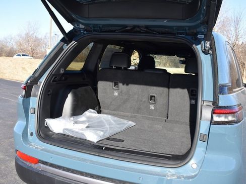 New 2026 Jeep Grand Cherokee Limited w/ Limited Altitude Package AWD/4WD image 30