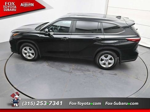 Used 2023 Toyota Highlander LE AWD/4WD image 33