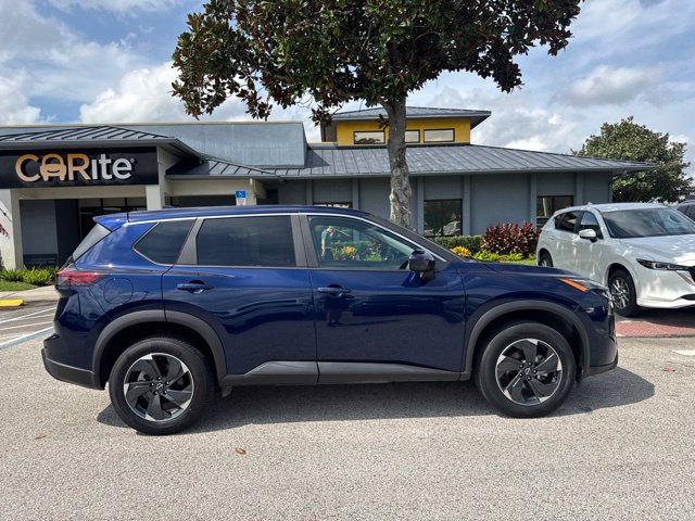 Used 2025 Nissan Rogue SV AWD/4WD image 8