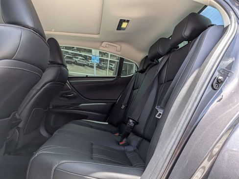 Used 2022 Lexus ES 350 Ultra Luxury w/ Accessory Package 2 FWD image 16
