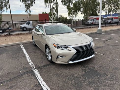 Used 2017 Lexus ES 350 w/ Accessory Package 2 FWD image 3