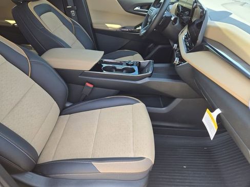 New 2026 Chevrolet Equinox ACTIV w/ Convenience Package III AWD/4WD image 11