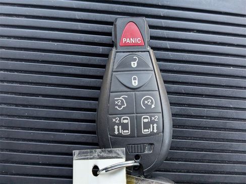 Used 2019 Dodge Grand Caravan SXT image 23