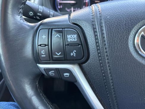 Used 2014 Toyota Highlander Limited image 26