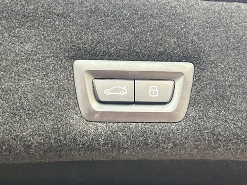 Used 2023 BMW i7 xDrive60 AWD/4WD image 18