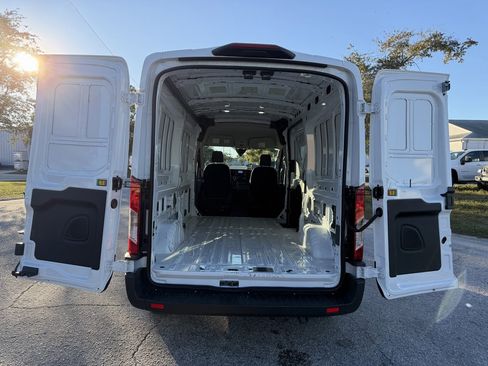 Used 2025 Ford Transit 250 148 Medium Roof image 8