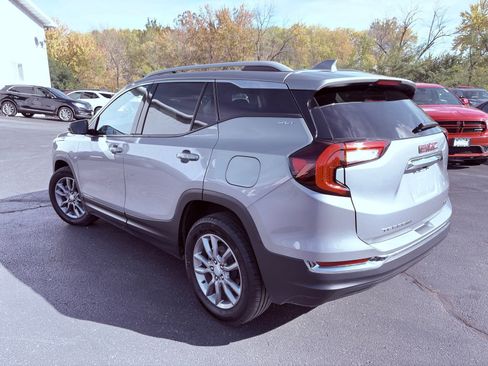 Used 2024 GMC Terrain SLT image 12