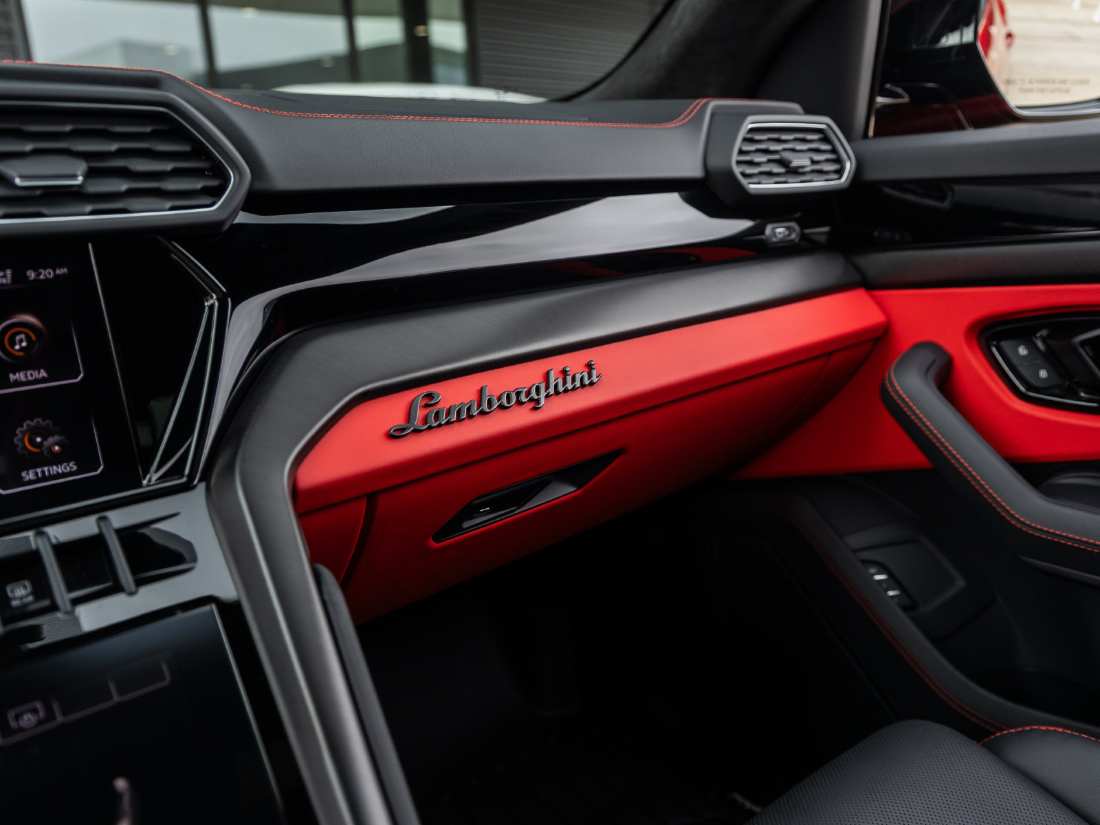 Used 2024 Lamborghini Urus S AWD/4WD image 35