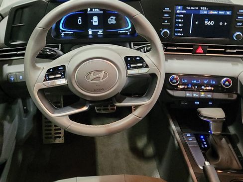 Used 2025 Hyundai Elantra Sport image 22