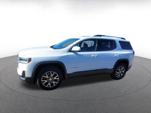 Used 2023 GMC Acadia SLT image 4