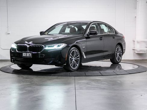 Certified 2023 BMW 530e w/ Convenience Package image 3