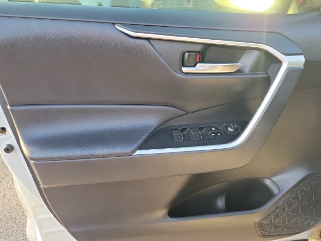 Used 2022 Toyota RAV4 XLE w/ Convenience Package FWD image 12