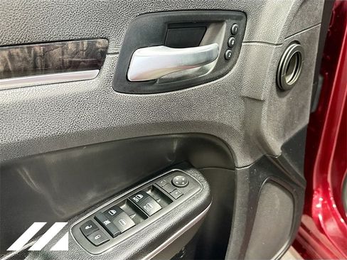 Used 2017 Chrysler 300 C image 20