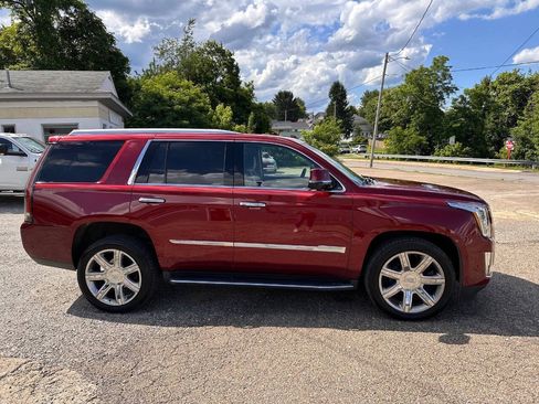 Used 2017 Cadillac Escalade Luxury AWD/4WD image 11