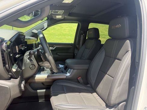 Used 2025 Chevrolet Silverado 1500 High Country w/ High Country Premium Package AWD/4WD image 16