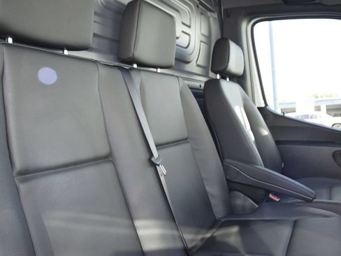 Used 2025 Mercedes-Benz Sprinter 2500 image 15