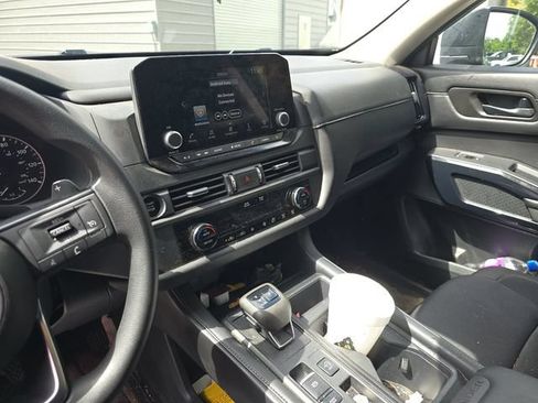 Used 2025 Nissan Pathfinder S FWD image 18