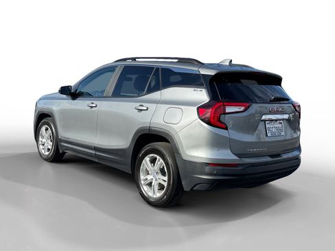 Used 2023 GMC Terrain SLE w/ Driver Convenience Package image 3