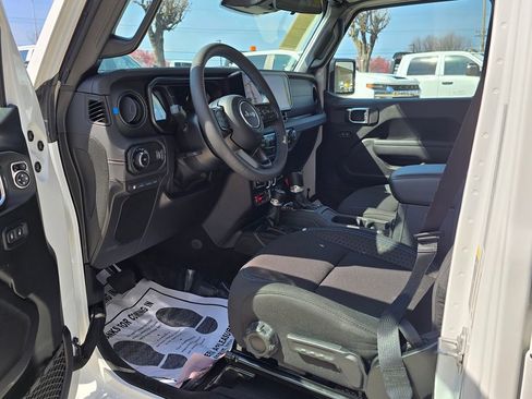 Used 2025 Jeep Wrangler Unlimited Rubicon 4xe w/ Safety Group AWD/4WD image 24