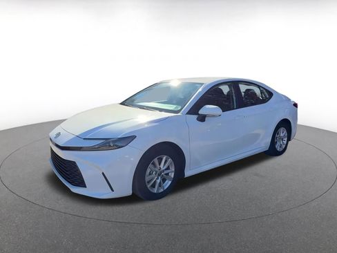 Used 2025 Toyota Camry LE image 8