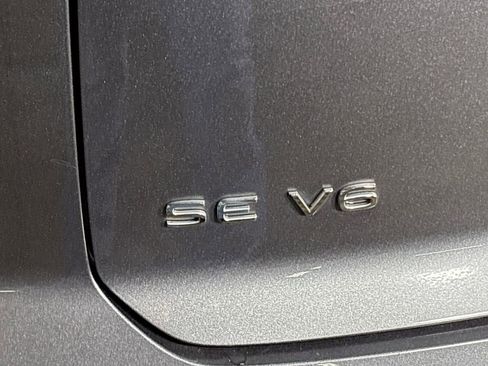 Certified 2021 Volkswagen Atlas Cross Sport SE w/ Panoramic Sunroof Package image 24