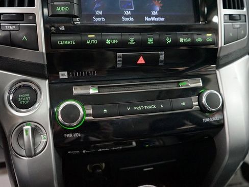 Used 2013 Toyota Land Cruiser image 44