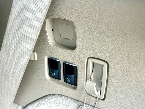 Used 2013 Mercedes-Benz GL 550 4MATIC image 30