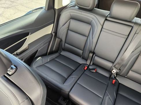 New 2025 Lincoln Nautilus Premier image 13