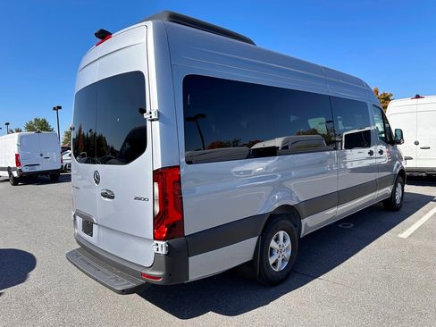 Used 2025 Mercedes-Benz Sprinter 2500 image 4