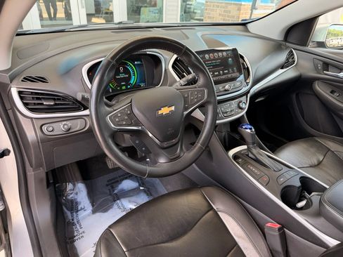 Used 2017 Chevrolet Volt LT w/ Comfort Package FWD image 17