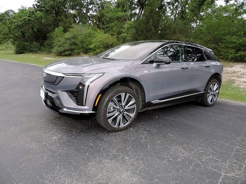 New 2026 Cadillac Optiq Luxury 2 image 1