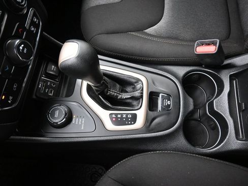 Used 2017 Jeep Cherokee Sport w/ Cold Weather Group AWD/4WD image 20