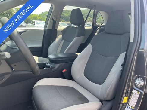 Used 2020 Toyota RAV4 XLE AWD/4WD image 28